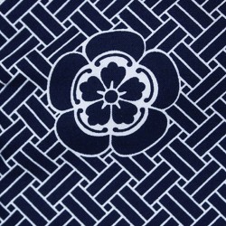 Yukata homme KAMON noir et blanc, détail du motif kamon
