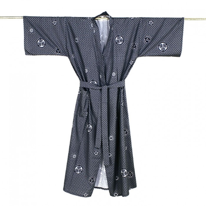 Yukata homme KAMON en coton, motif de blasons japonais noir sur fond blanc
