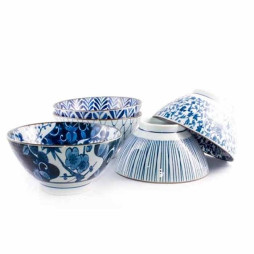 Set de cinq grands bols japonais en porcelaine