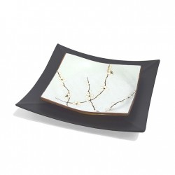 Détail du motif fleurs de cerisier sur assiette japonaise