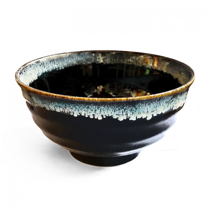 Bol donburi japonais Migawa en grès noir, bord crème moucheté de bleu
