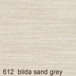 Modulable avec une structure en métal, pieds et accoudoirs en chêne massif.