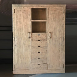 Armoire en vieux Pin