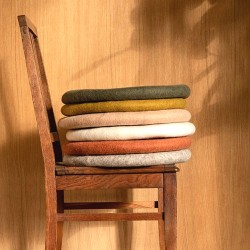 Shakati, le coussin galette en feutre de laine sans couture