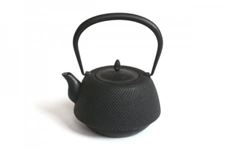 Théière en fonte Nanbu Tekki noire motif Arare, 1 litre