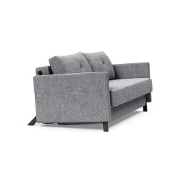 Modulable avec une structure en métal, pieds et accoudoirs en chêne massif.