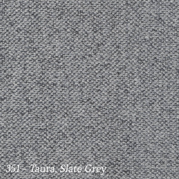 Modulable avec une structure en métal, pieds et accoudoirs en chêne massif.