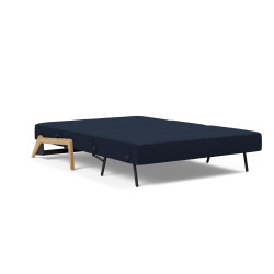 Modulable avec une structure en métal, pieds et accoudoirs en chêne massif.