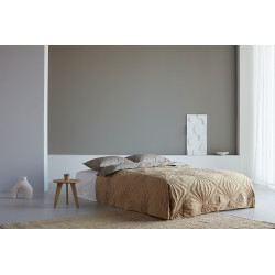 Modulable avec une structure en métal, pieds et accoudoirs en chêne massif.