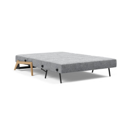 Modulable avec une structure en métal, pieds et accoudoirs en chêne massif.