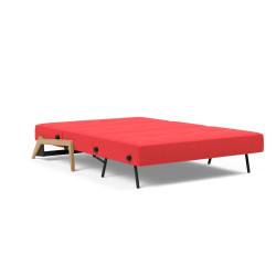 Modulable avec une structure en métal, pieds et accoudoirs en chêne massif.