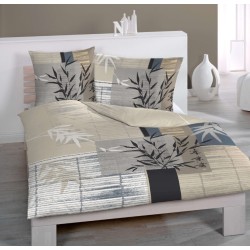 Linge de lit NOSTRAI sur un lit, housse de couette et taies en satin de coton