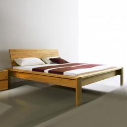 Lit CARMA MORI en bois massif avec un grand dossier, made in Germany