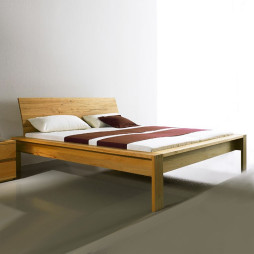 Lit CARMA MORI en bois massif avec un grand dossier, made in Germany