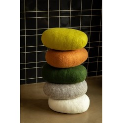 Shakati, le coussin galette en feutre de laine sans couture