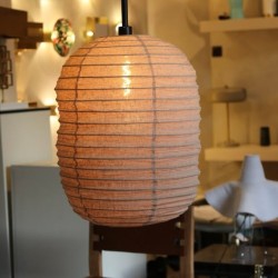 Suspension Linen Gravel en tissu dans salon ambiance chaleureuse