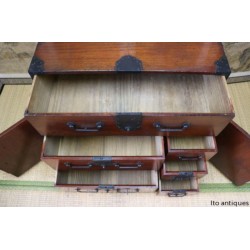 Tansu japonais ancien Akita choba dansu Kannon en kiri – époque Meiji