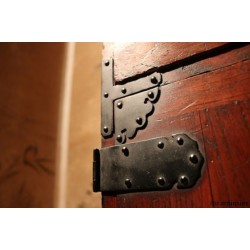 Tansu japonais ancien Akita choba dansu Kannon en bois de kiri – Meiji