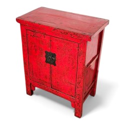 Petit meuble chinois en orme laqué rouge vue en angle