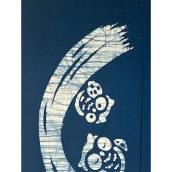 Détail hibou avec effet craquelé batik sur noren japonais