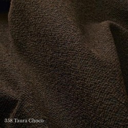 Modulable avec une structure en métal, pieds et accoudoirs en chêne massif.