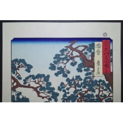 Pins maritimes caractéristiques de Maiko no Hama dans l'estampe de Hiroshige