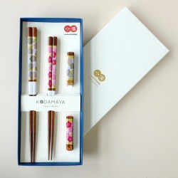 Coffret cadeau KODAMAYA avec deux paires de baguettes japonaises et deux repose-baguettes