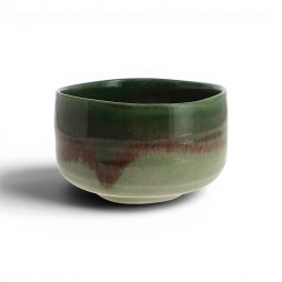Bol à matcha chawan japonais vert clair au bord vert foncé et coulure d'émail brun-rouge