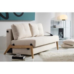 Canapé-lit CUBED 160 pieds chêne dans un salon, tissu Blida Sand Grey
