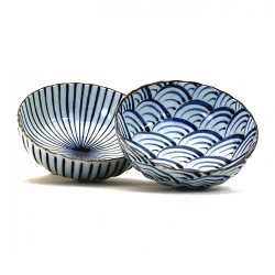Set de 2 saladiers japonais en porcelaine vus d’en haut, rayures tokusa rayonnantes et vagues seigaiha bleues