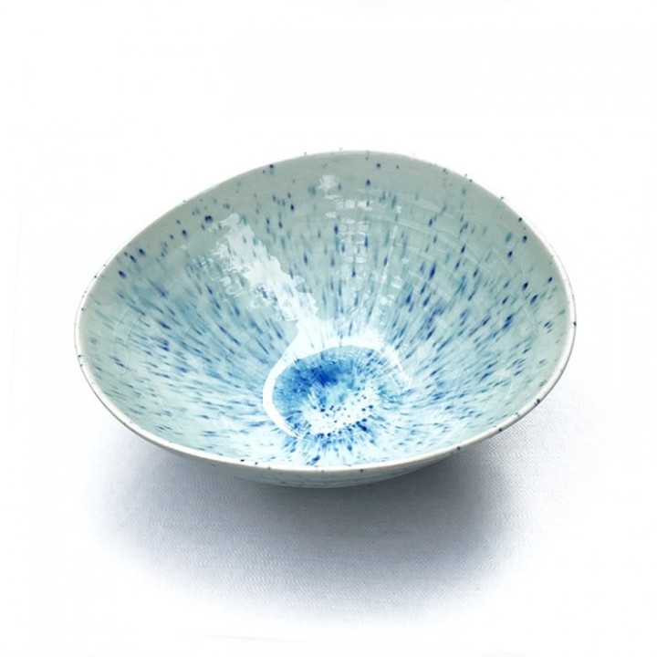 Bol ramen japonais ovale moucheté bleu 23cm, intérieur vu de dessus