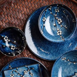 Vaisselle cerisier bleu nuit : bols, assiettes et saladiers assortis