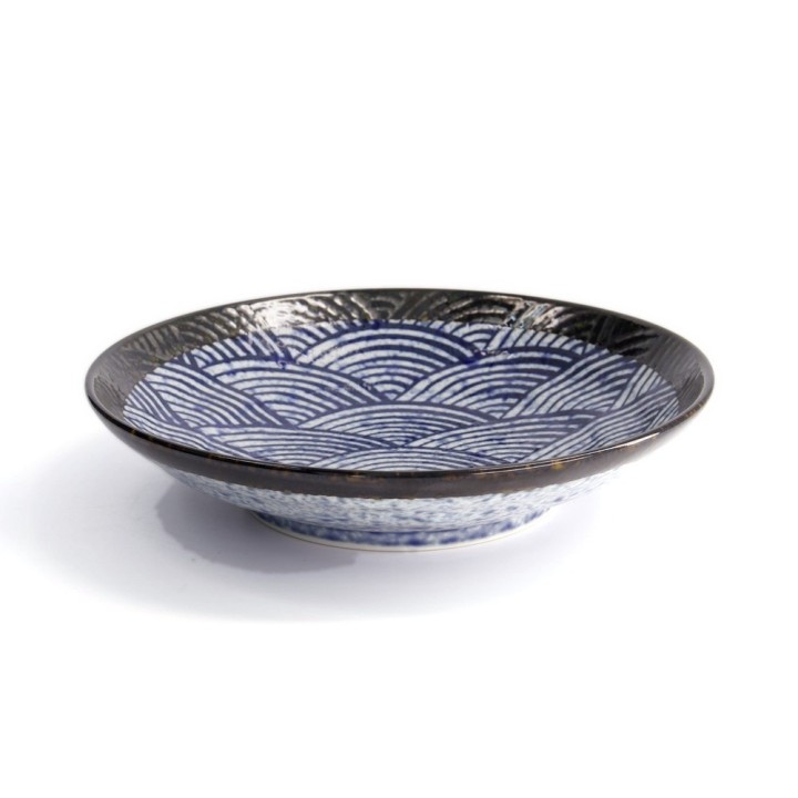Assiette creuse japonaise ARASHI, vagues bleues seigaiha et large bord brun brillant
