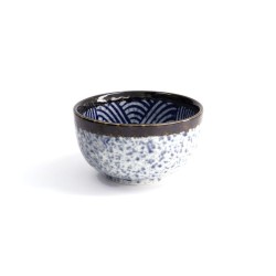 Bol japonais ARASHI, extérieur moucheté bleu et blanc, bord brun, intérieur à vagues bleues
