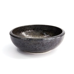 Saladier japonais SHOKU en grès noir moucheté, vue de trois quarts