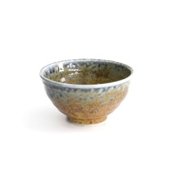 Bol à riz japonais HINOKO en grès, émail bleu sur terre sablée, vue de trois quarts