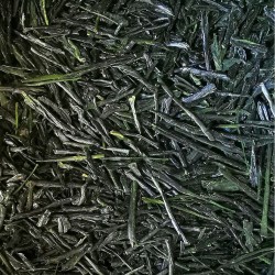 Feuilles sèches de Sencha de Compétition, longues et fines aiguilles vert sombre