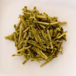 Feuilles et tiges de thé vert Sakura infusées