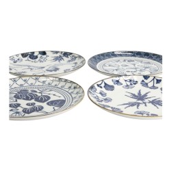 Les 4 assiettes FLORIKA de biais, décors bleus sur porcelaine blanche