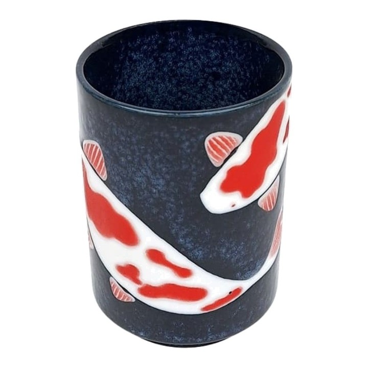 Tasse yunomi japonaise KOÏ bleu nuit, carpes koï rouges et blanches, vue de trois quarts