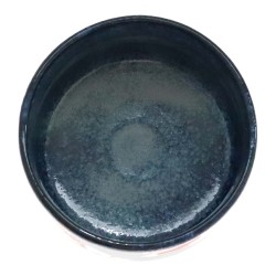Intérieur du bol à matcha KOÏ, fond large en émail bleu nuit moucheté