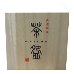 Coffret en bois de paulownia du bol à matcha KOÏ, calligraphie MATCHA