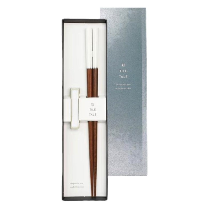 Coffret baguettes japonaises TILE TALE blanc ouvert, à côté de son couvercle
