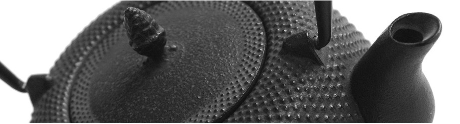 Théière, bol et boite à thé